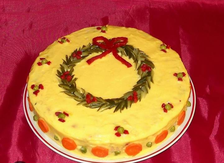 Salată festivă, decorată